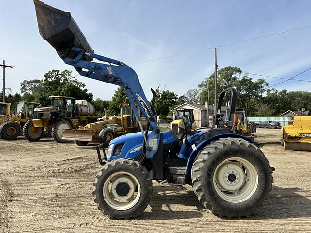 Image of New Holland TN70A equipment image 2