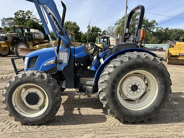 Image of New Holland TN70A equipment image 3