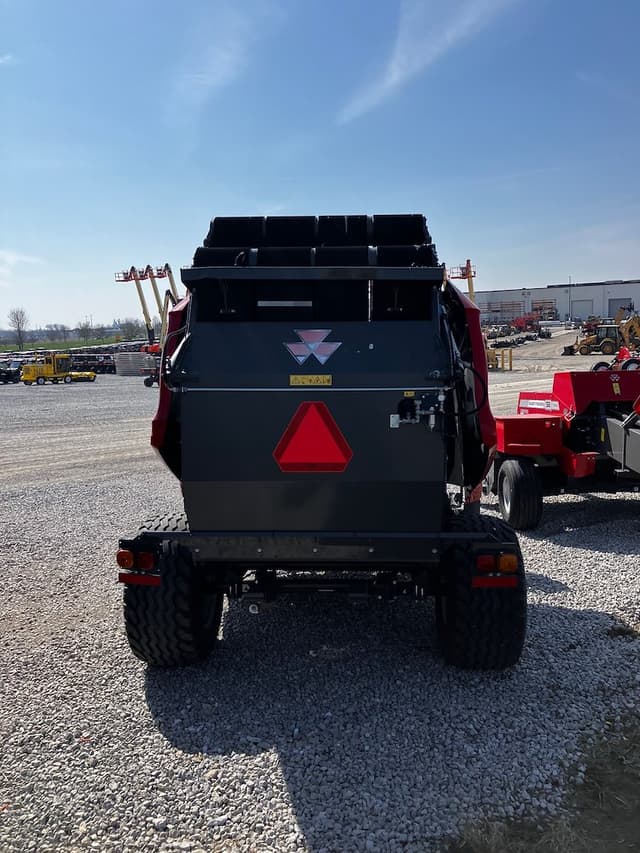 Image of Massey Ferguson RB4180V equipment image 2
