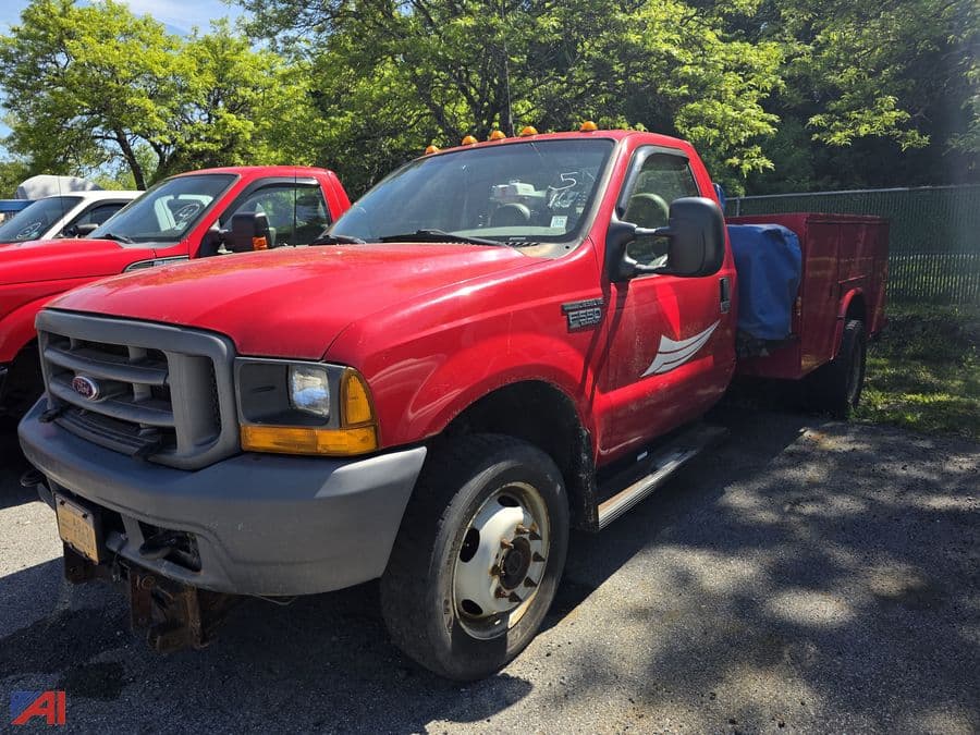 Image of Ford F-550 Primary image