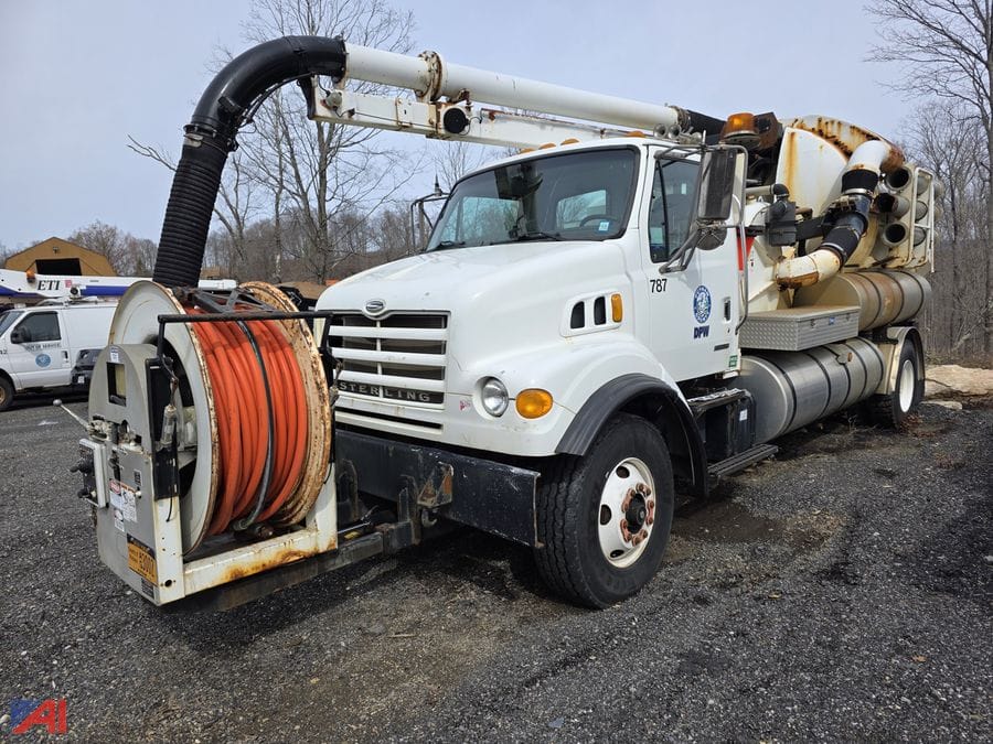 2003 Sterling L7500 Equipment Image0