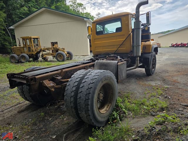 Image of Mack RD690P equipment image 4