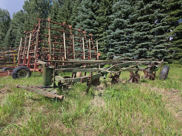 Image of John Deere 3100 equipment image 2