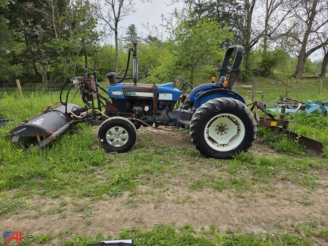 Image of New Holland 3930 equipment image 1