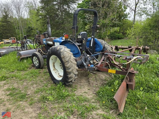 Image of New Holland 3930 equipment image 2