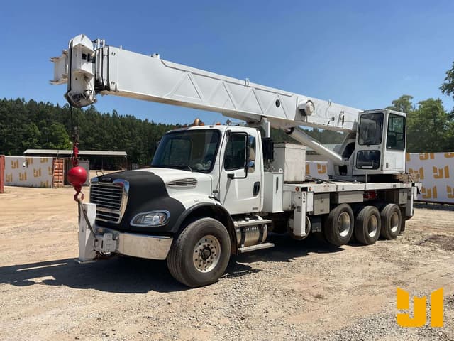Image of Freightliner M2 equipment image 2