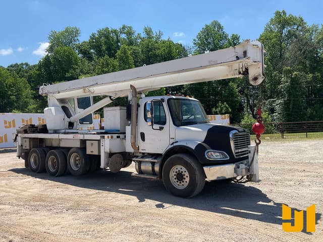 Image of Freightliner M2 equipment image 4