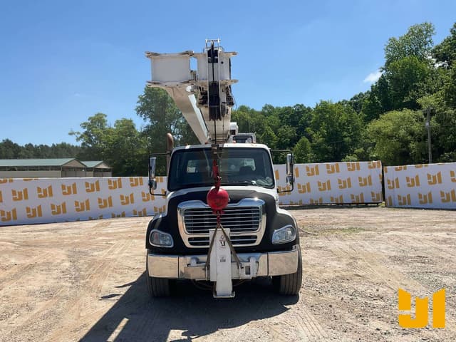 Image of Freightliner M2 equipment image 3
