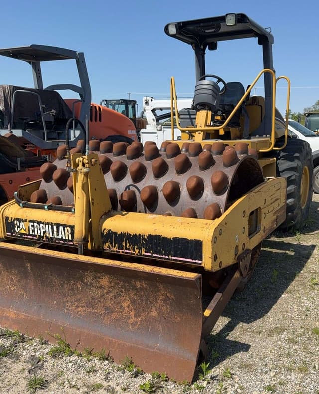 Image of Caterpillar CP-563E equipment image 2