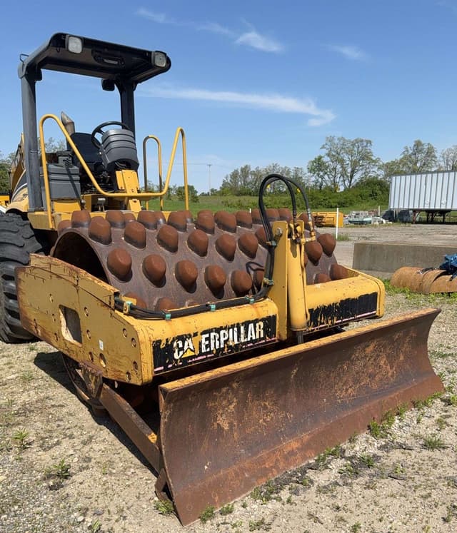 Image of Caterpillar CP-563E equipment image 4