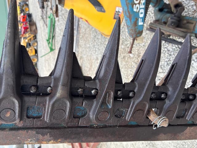 Image of Ford 501 equipment image 2