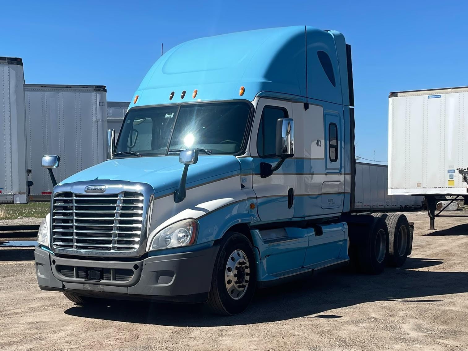 2013 Freightliner Cascadia Equipment Image0