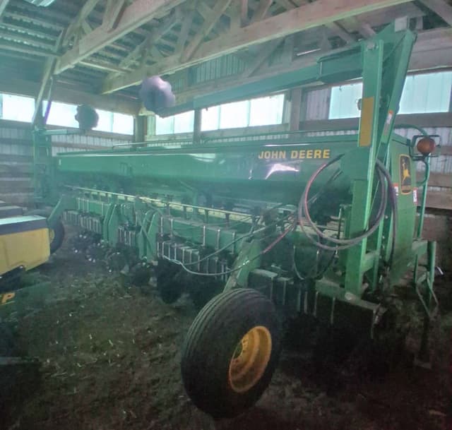 Image of John Deere 1530 equipment image 1