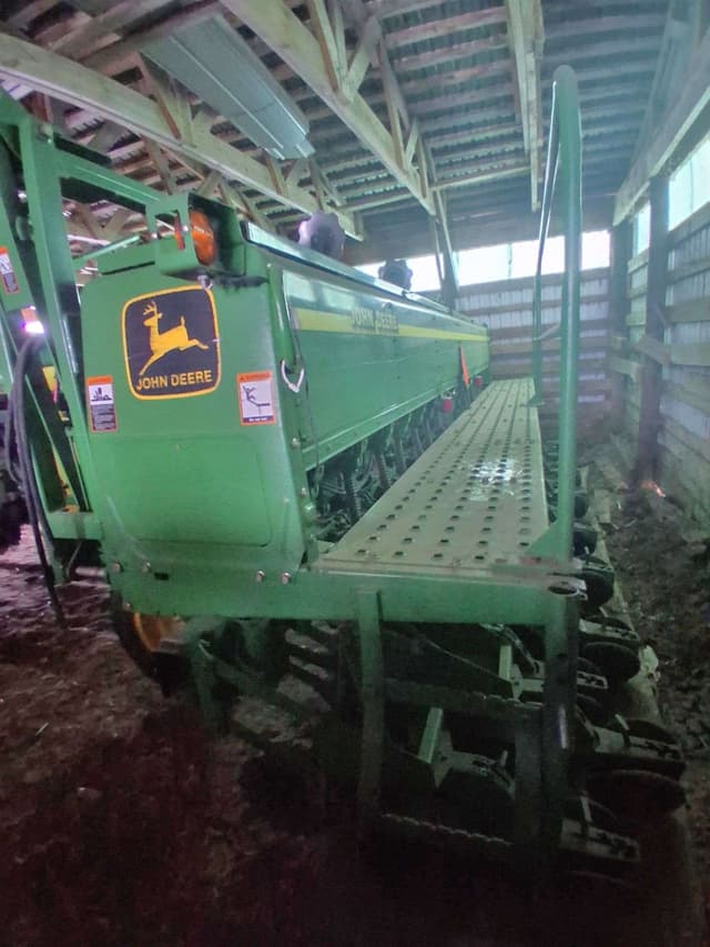 Image of John Deere 1530 equipment image 2