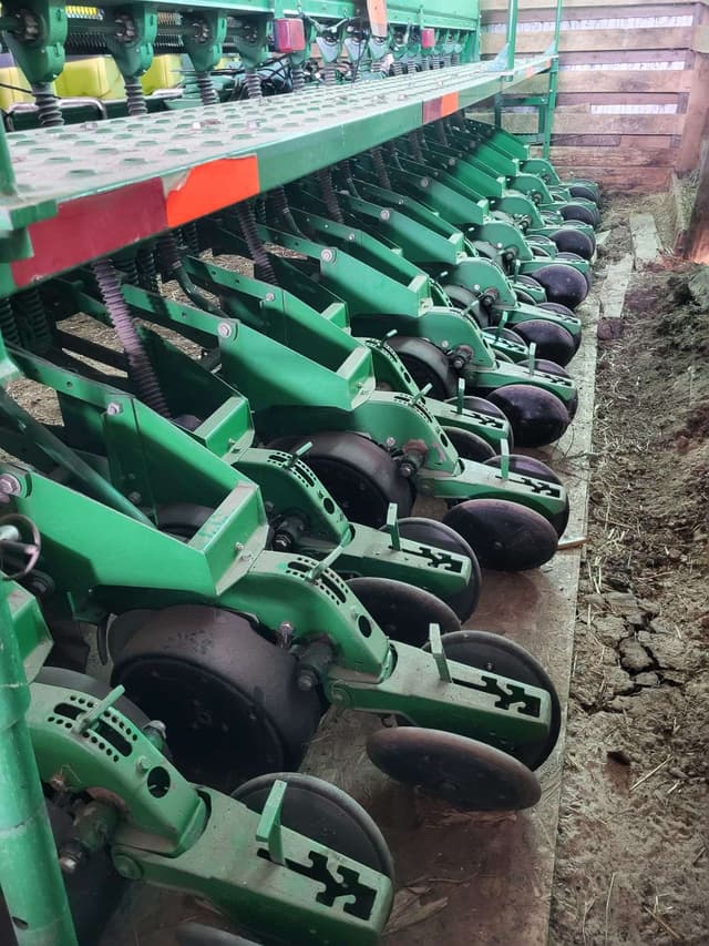 Image of John Deere 1530 equipment image 4