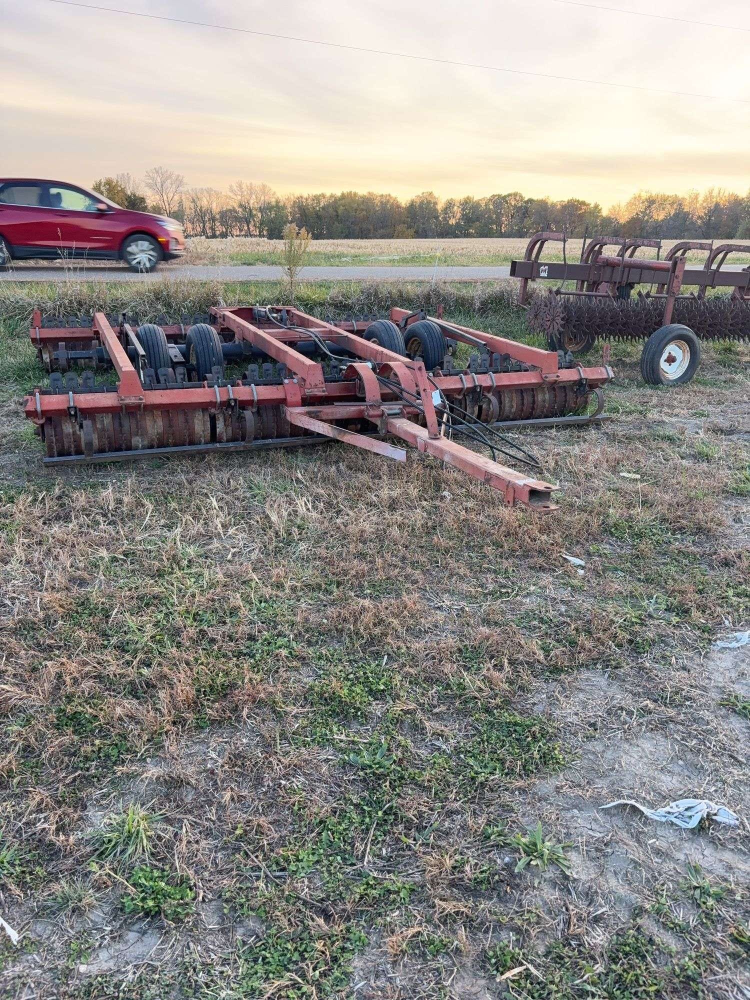 International Harvester 415 Equipment Image0