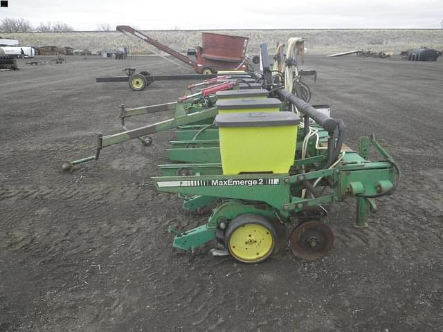 Image of John Deere 7300 equipment image 3