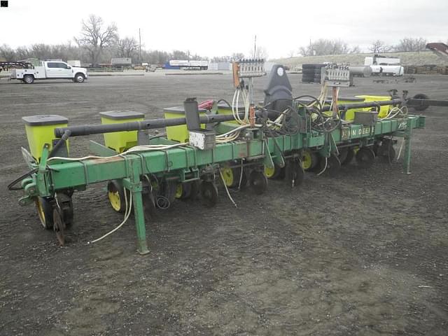 Image of John Deere 7300 equipment image 1