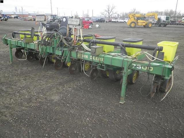 Image of John Deere 7300 equipment image 2