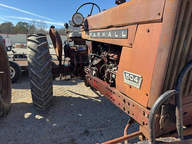 Image of International Harvester 504 equipment image 3