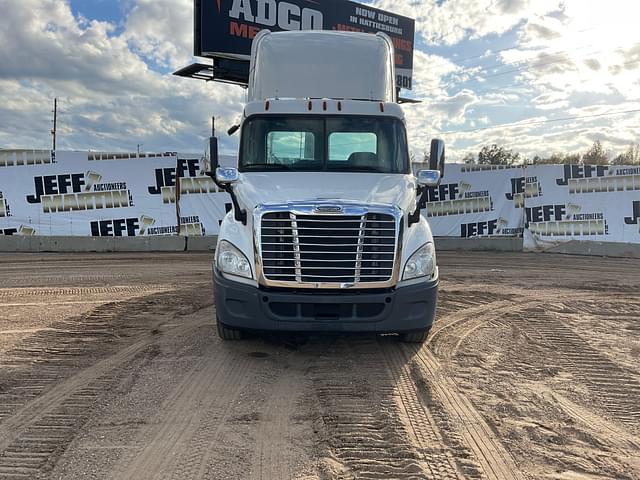 Image of Freightliner Cascadia equipment image 1