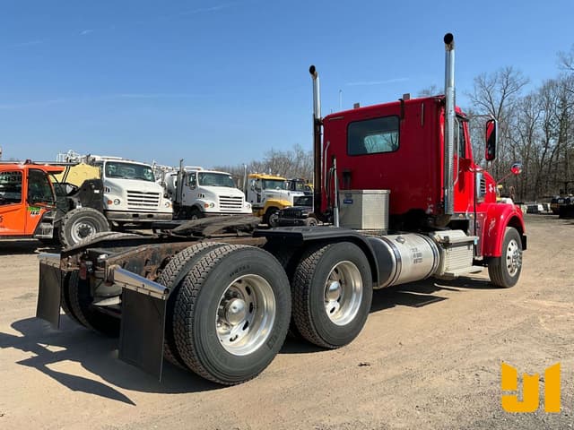 Image of Freightliner Coronado equipment image 4