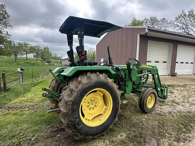 Image of John Deere 5065E equipment image 3