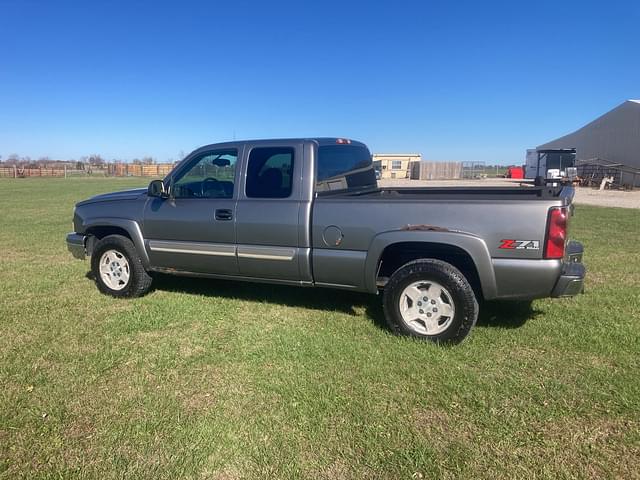 Image of Chevrolet Silverado equipment image 1