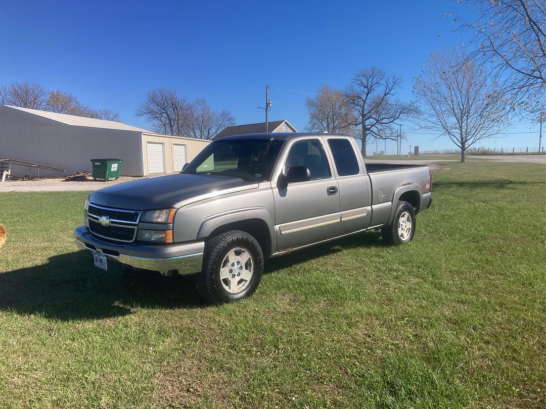 Image of Chevrolet Silverado Primary image