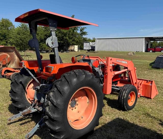 Image of Kubota M4800 equipment image 3