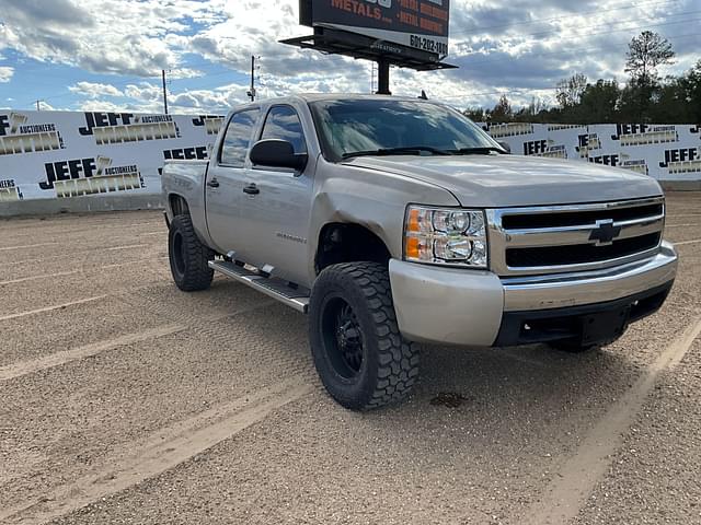 Image of Chevrolet Silverado equipment image 2