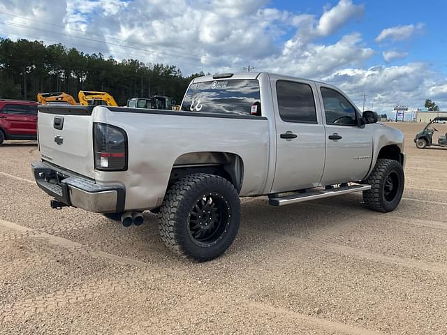 Image of Chevrolet Silverado equipment image 4