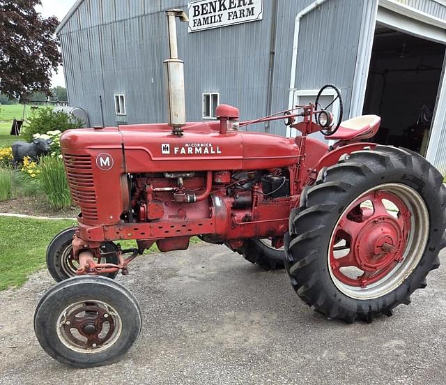 Image of Farmall M equipment image 1