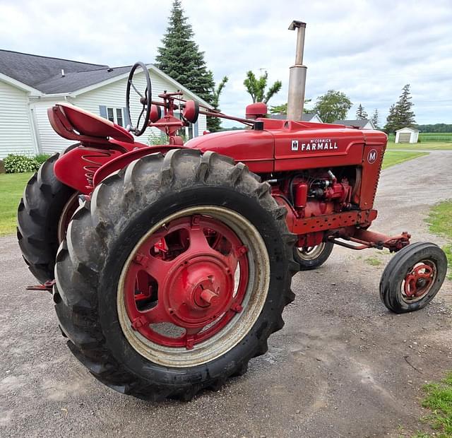 Image of Farmall M equipment image 4