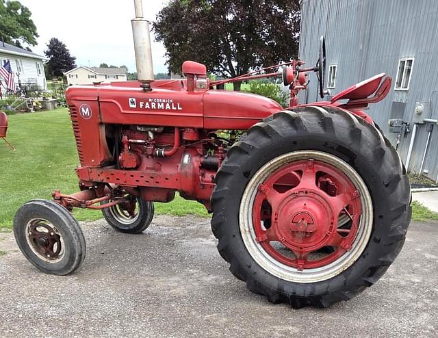 Image of Farmall M equipment image 3