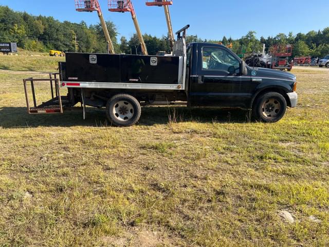 Image of Ford F-350 equipment image 3