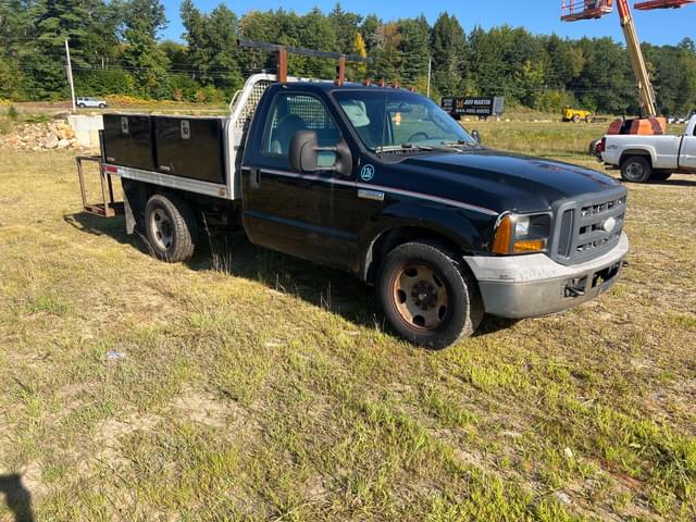 Image of Ford F-350 equipment image 2