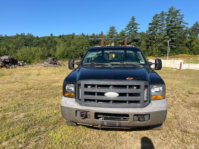 Image of Ford F-350 equipment image 1
