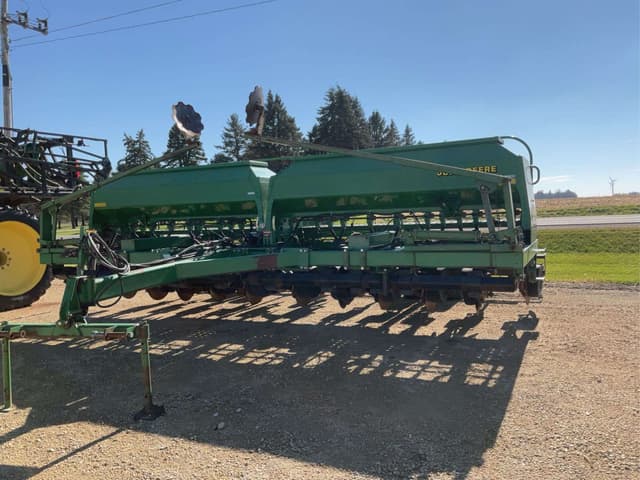 Image of John Deere 1560 equipment image 2