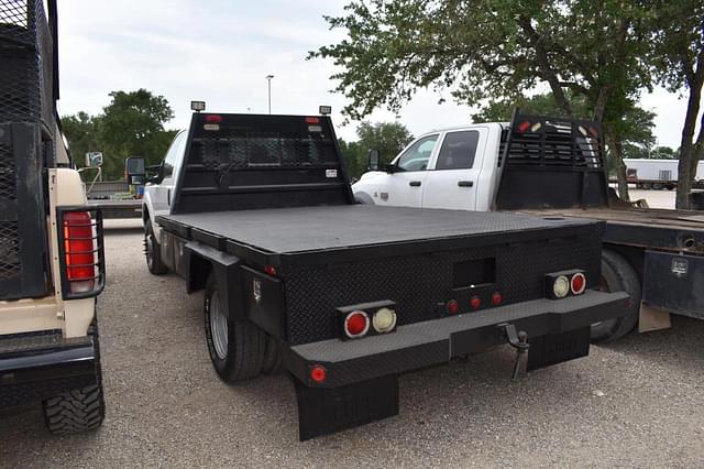 Image of Ford F-350 equipment image 2