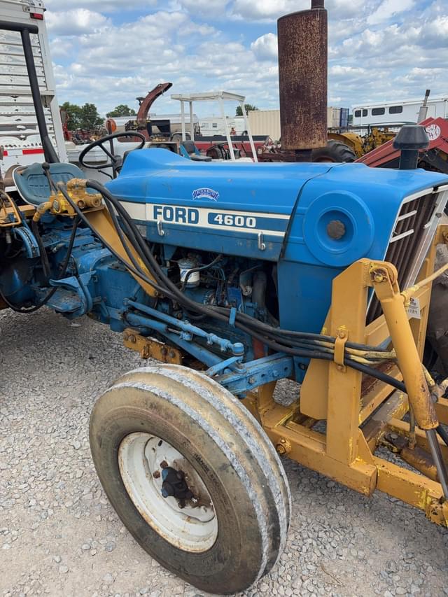 Image of Ford 4000 equipment image 3