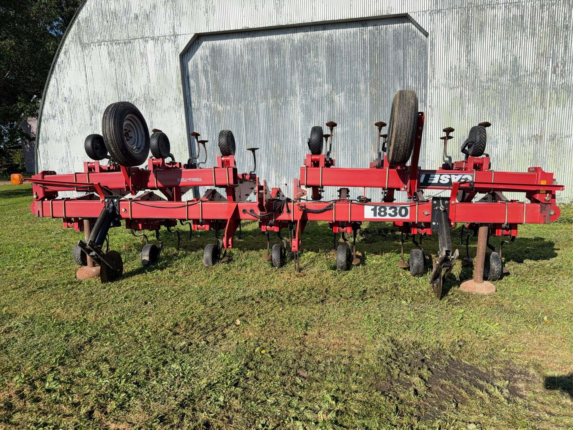 Case IH 1830 Equipment Image0