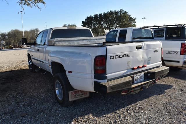 Image of Dodge Ram 3500 equipment image 3