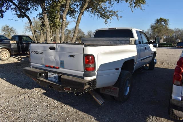 Image of Dodge Ram 3500 equipment image 2
