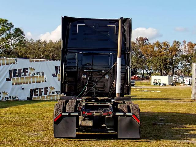 Image of Volvo VNL equipment image 4