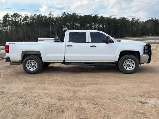 Image of Chevrolet 3500HD equipment image 3