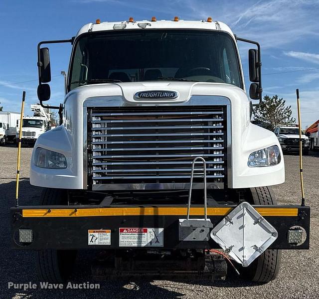 Image of Freightliner Business Class M2 equipment image 1