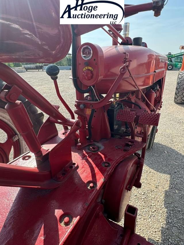 Image of Farmall M equipment image 3