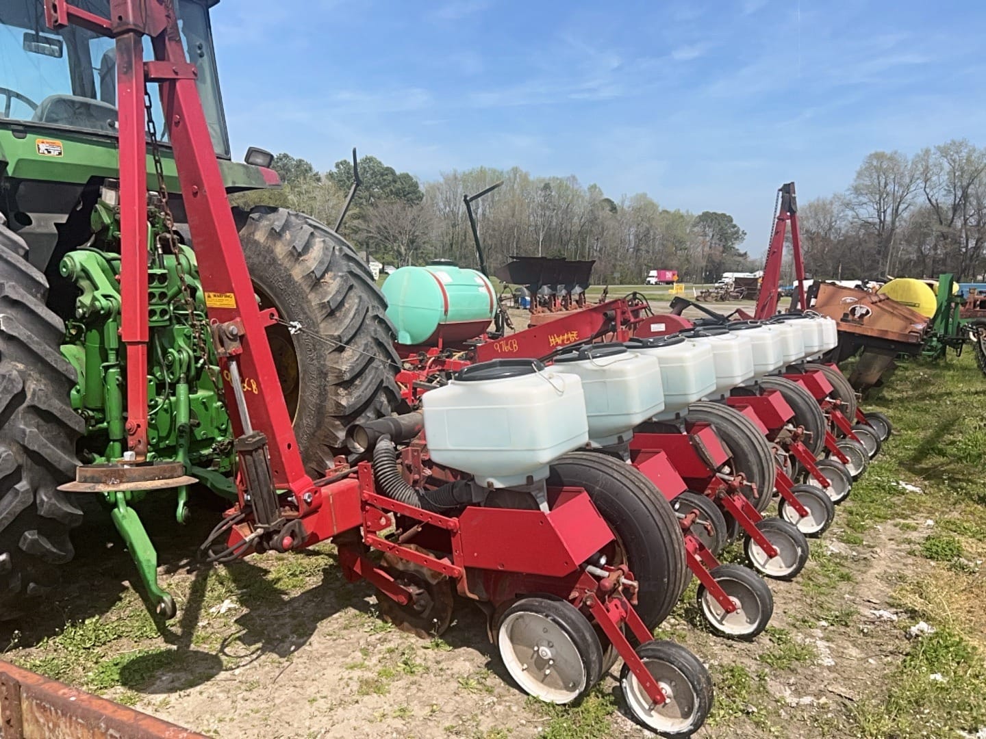 White 5100 Equipment Image0