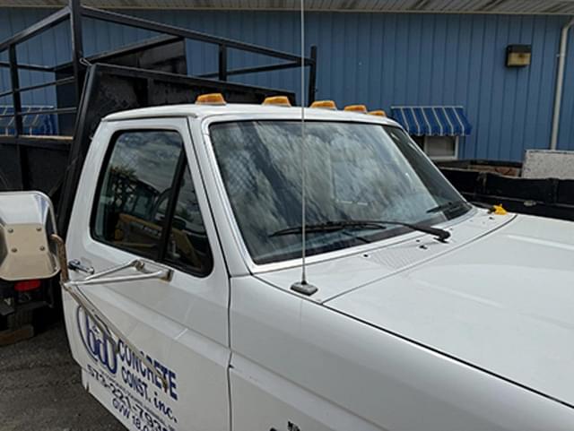Image of Ford F-350 equipment image 3